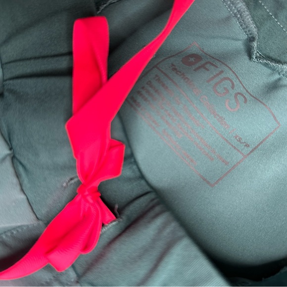 Limited Edition Figs in Hydrogreen XS/P - Picture 11 of 16